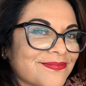 Meet your Posher, Yvette